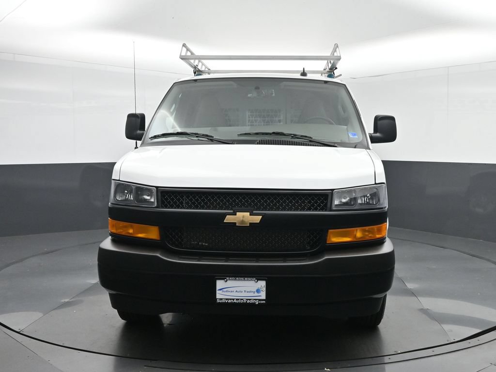 Used 2025 Chevrolet Express 2500 RWD image 2