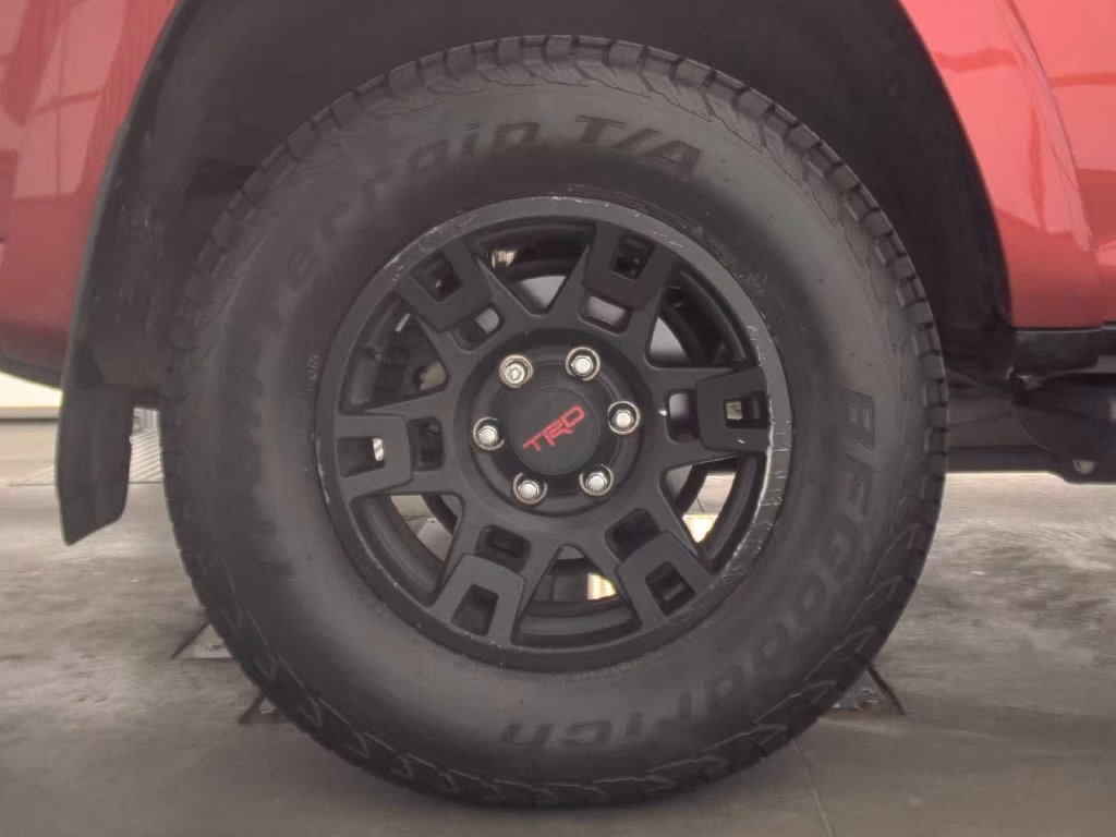 Used 2022 Toyota 4Runner SR5 Premium w/ Moonroof Package RWD image 13