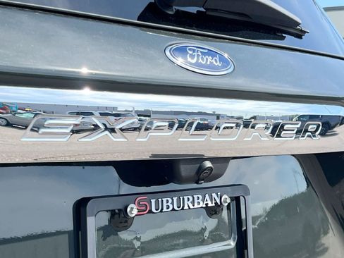 Used 2023 Ford Explorer XLT w/ Equipment Group 202A AWD/4WD image 12