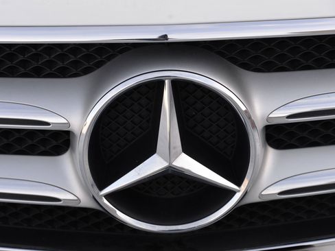 Used 2017 Mercedes-Benz E 300 4MATIC image 11