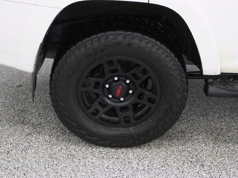 Used 2017 Toyota 4Runner TRD Off-Road Premium AWD/4WD image 6