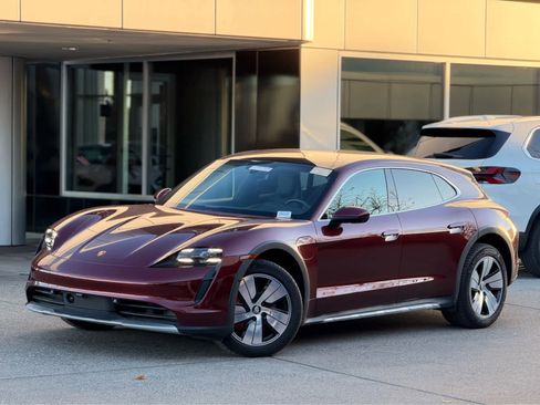 Used 2023 Porsche Taycan 4S w/ Technology Package image 2