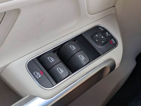 Used 2025 Mercedes-Benz GLB 250 4MATIC w/ Winter Package image 20
