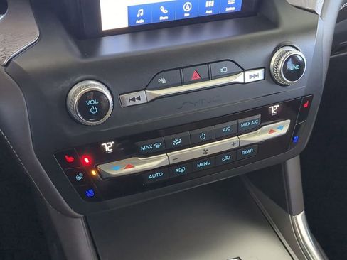 Used 2020 Ford Explorer Platinum w/ Premium Technology Package image 16