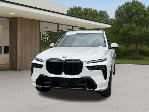 Used 2026 BMW X7 xDrive40i w/ M Sport Package AWD/4WD image 3