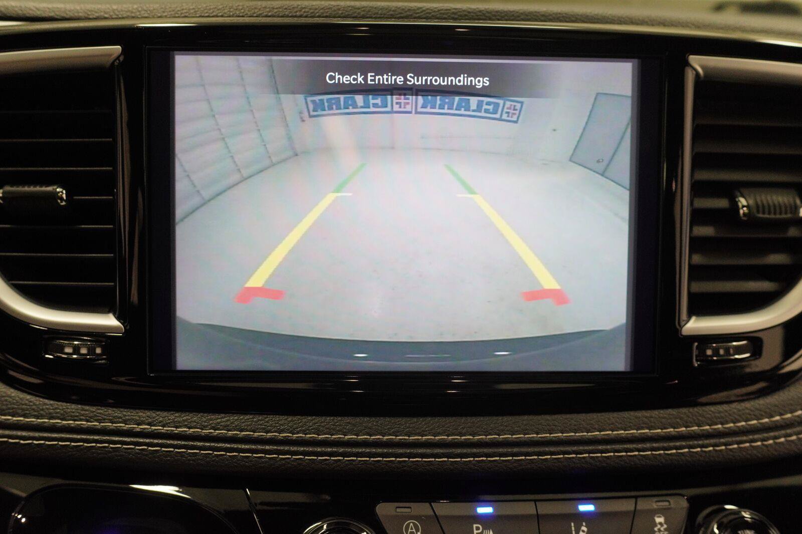Used 2025 Chrysler Pacifica Limited FWD image 21