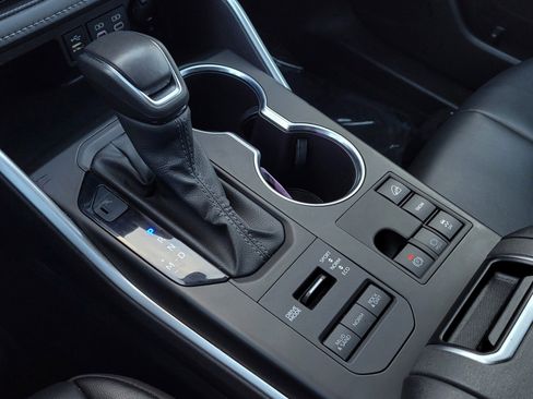 Certified 2024 Toyota Highlander XLE image 19