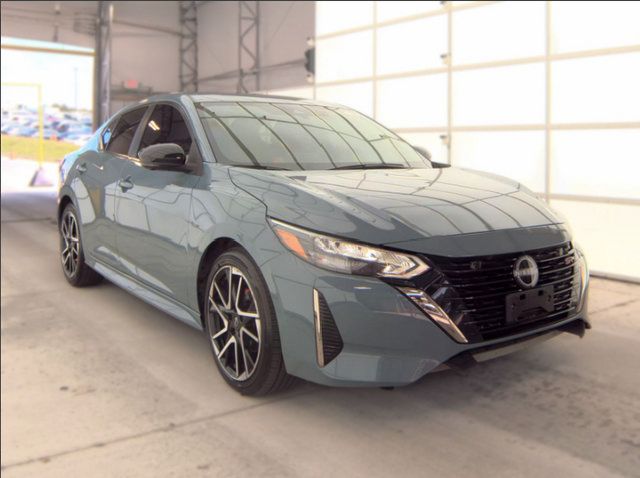 Used 2025 Nissan Sentra SR w/ SR Premium Package FWD image 4