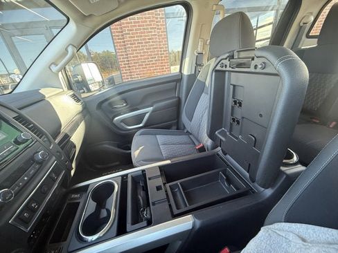 Used 2024 Nissan Titan SV w/ SV Convenience Package image 30
