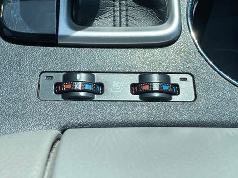 Used 2019 Toyota Highlander Limited AWD/4WD image 19
