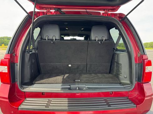 Used 2017 Ford Expedition XLT w/ Equipment Group 202A AWD/4WD image 11