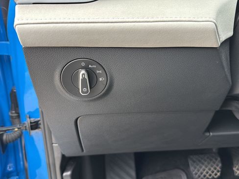 Certified 2025 Volkswagen Taos SE w/ Panoramic Sunroof Package image 13