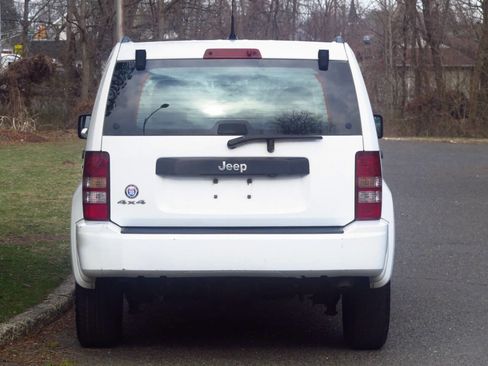 Used 2011 Jeep Liberty Sport image 19