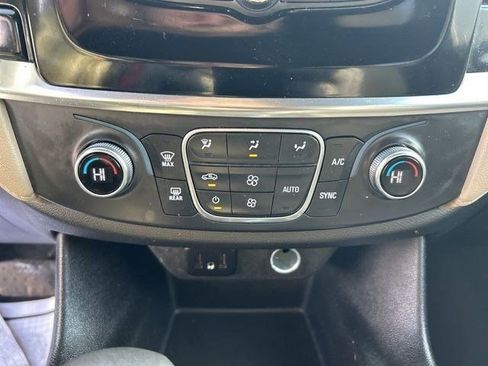 Used 2022 Chevrolet Traverse LS image 24