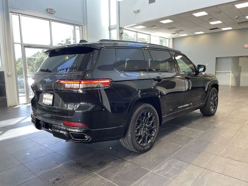 New 2025 Jeep Grand Cherokee L Summit w/ Advanced Protech Group IV image 10