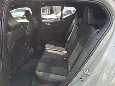 Used 2025 Volvo XC40 B5 Plus image 10