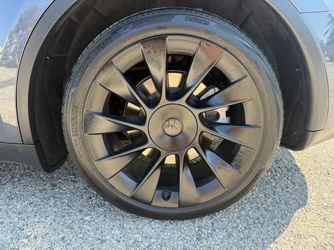 Used 2023 Tesla Model Y Long Range AWD/4WD image 23
