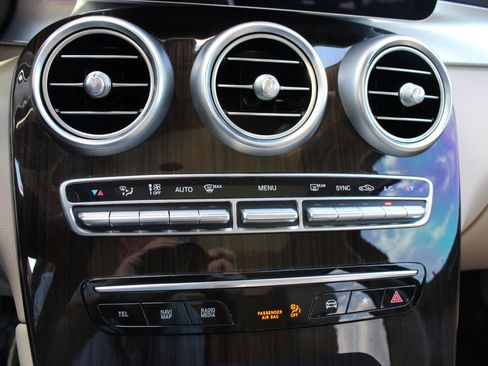 Used 2022 Mercedes-Benz GLC 300 image 30