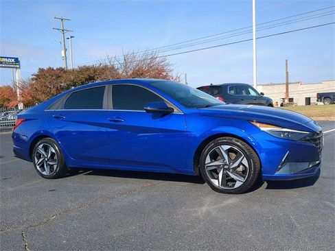Used 2023 Hyundai Elantra Limited w/ Preferred Accessory Package image 2