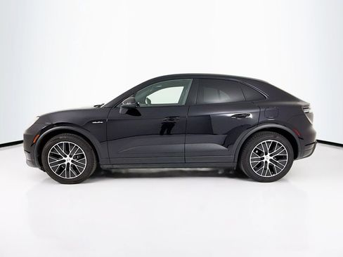 Certified 2025 Porsche Macan Electric image 2