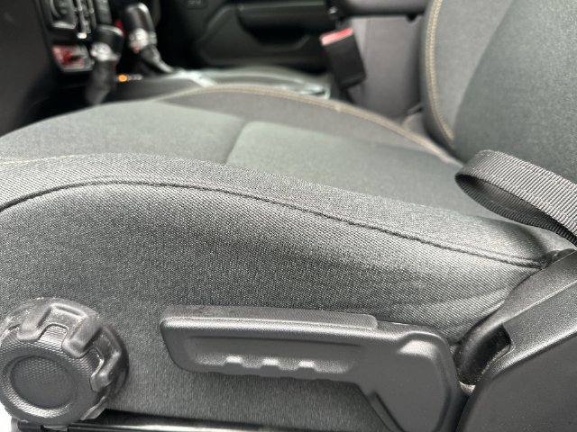 Used 2024 Jeep Wrangler Unlimited AWD/4WD image 23