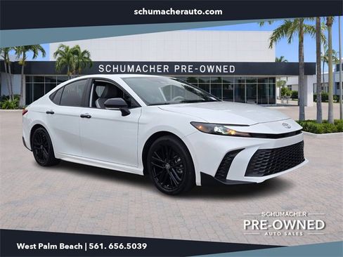 Used 2025 Toyota Camry SE w/ Convenience Package image 1