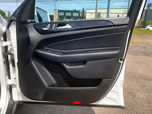 Used 2017 Mercedes-Benz GLE 550e image 23