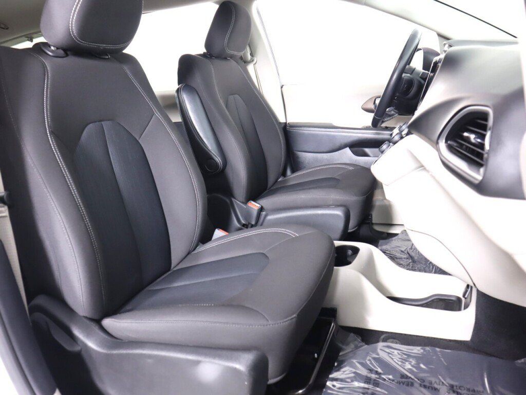 Used 2021 Chrysler Voyager LX w/ Cold Weather Group FWD image 37