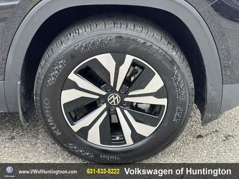 Certified 2025 Volkswagen Atlas SE image 7