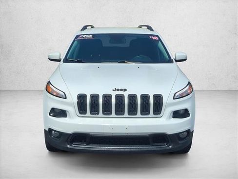 Used 2018 Jeep Cherokee Latitude Plus image 2
