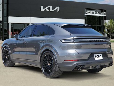 Used 2025 Porsche Cayenne S AWD/4WD image 4