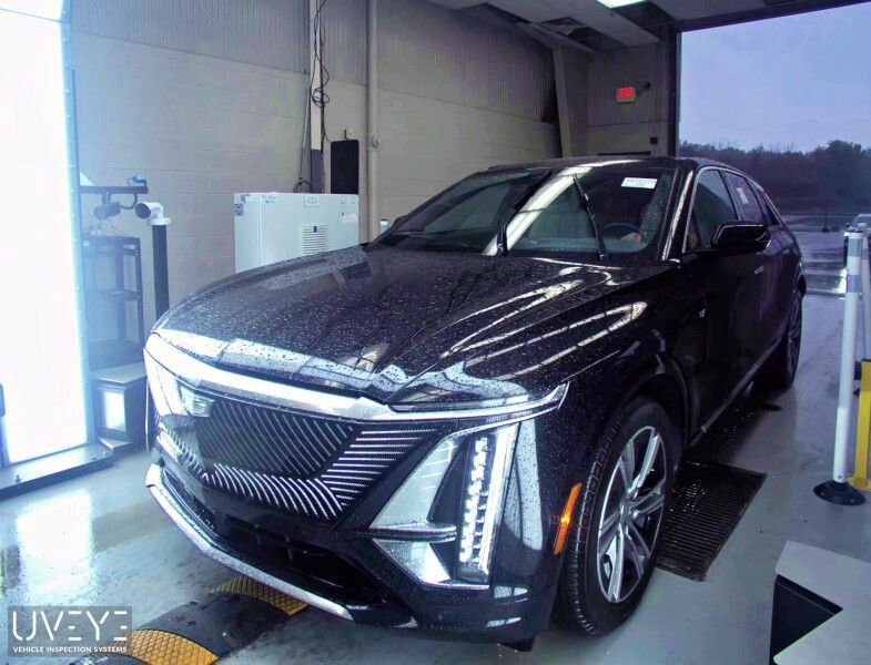 Used 2024 Cadillac Lyriq Luxury w/ LPO, Floor Liner Package AWD/4WD image 3
