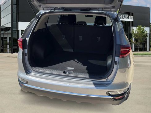 Used 2022 Kia Sportage LX image 8