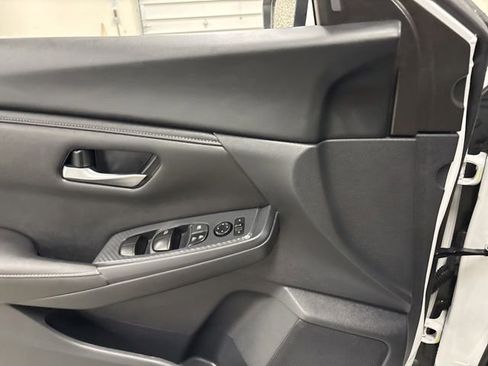 Used 2024 Nissan Sentra SV FWD image 25