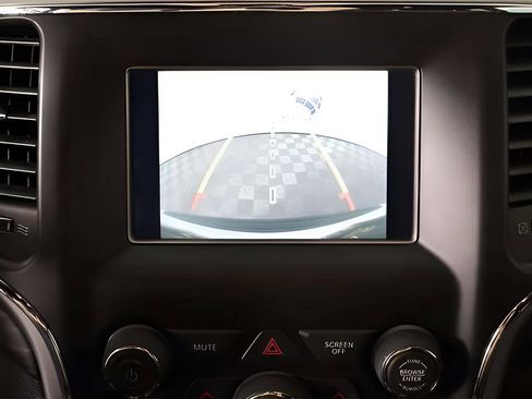 Used 2021 Jeep Grand Cherokee Laredo image 20