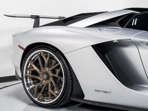 Used 2018 Lamborghini Aventador S image 18