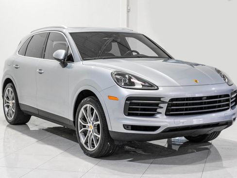 Used 2023 Porsche Cayenne image 3