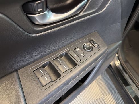 Used 2025 Honda CR-V LX image 13