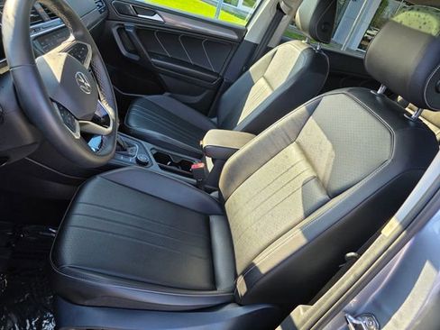 Used 2022 Volkswagen Tiguan SE w/ Panoramic Sunroof Package AWD/4WD image 22