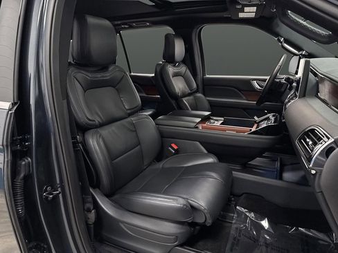 Used 2024 Lincoln Navigator Premiere image 33
