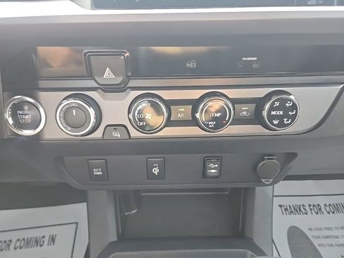 Used 2017 Toyota Tacoma TRD Sport w/ Tow Package (A/T) AWD/4WD image 20