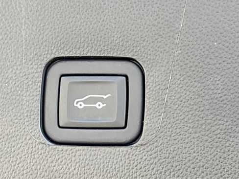 Used 2023 Chevrolet Traverse RS image 18