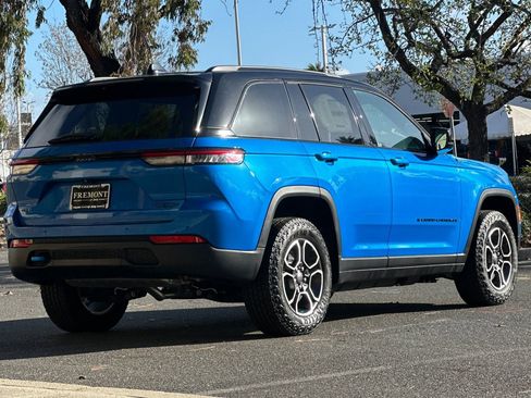 New 2023 Jeep Grand Cherokee Trailhawk w/ Advanced Protech Group II image 3