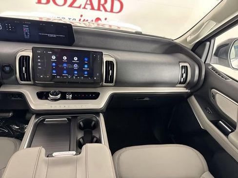 New 2025 Ford Expedition Active image 12