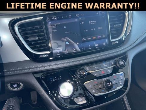 New 2026 Chrysler Pacifica Limited w/ Trailer Tow Group image 24