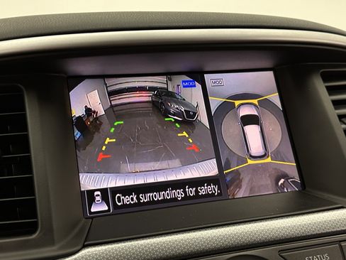 Used 2019 Nissan Pathfinder SL w/ Cargo Package image 22