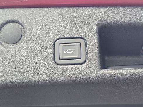 Used 2024 Chevrolet Equinox LT w/ LPO, Floor Liner Package FWD image 9