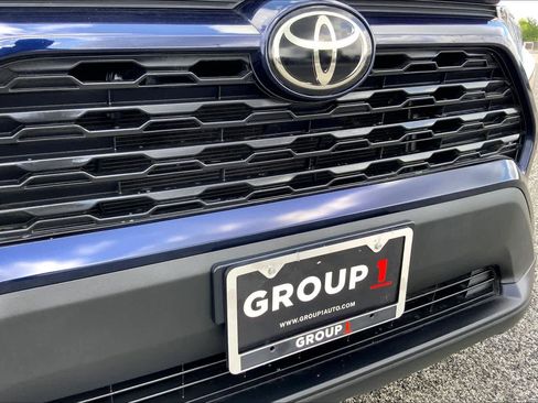 Used 2021 Toyota RAV4 XLE Premium image 29