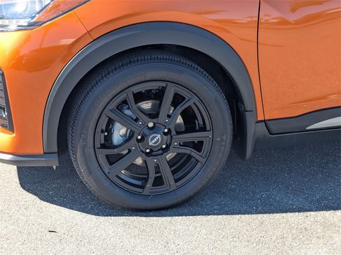 Used 2023 Nissan Kicks SR w/ SR Premium Package image 10