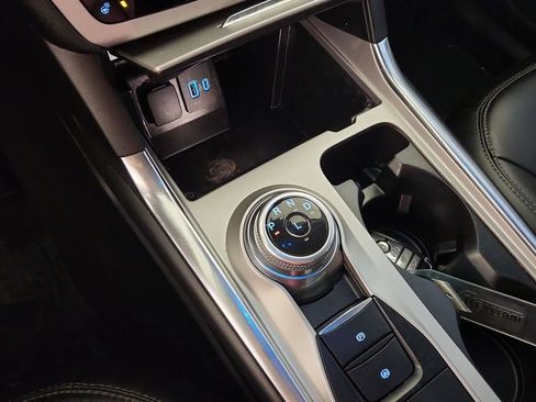 Used 2022 Ford Explorer XLT w/ Equipment Group 202A image 28